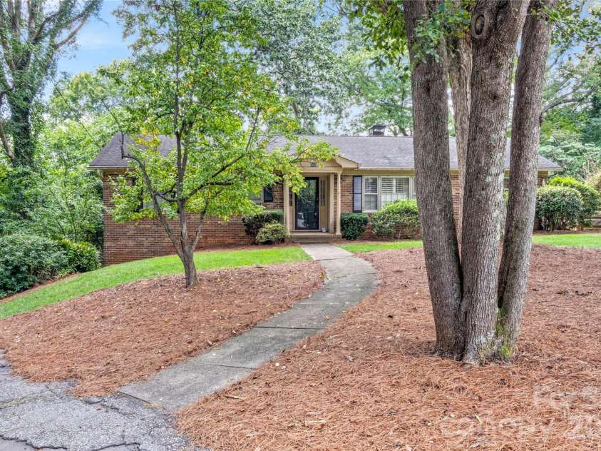 560 Kelway Place, Winston Salem, NC 27104.  MLS# CAR4412043, YatesRealty ID 42314. 