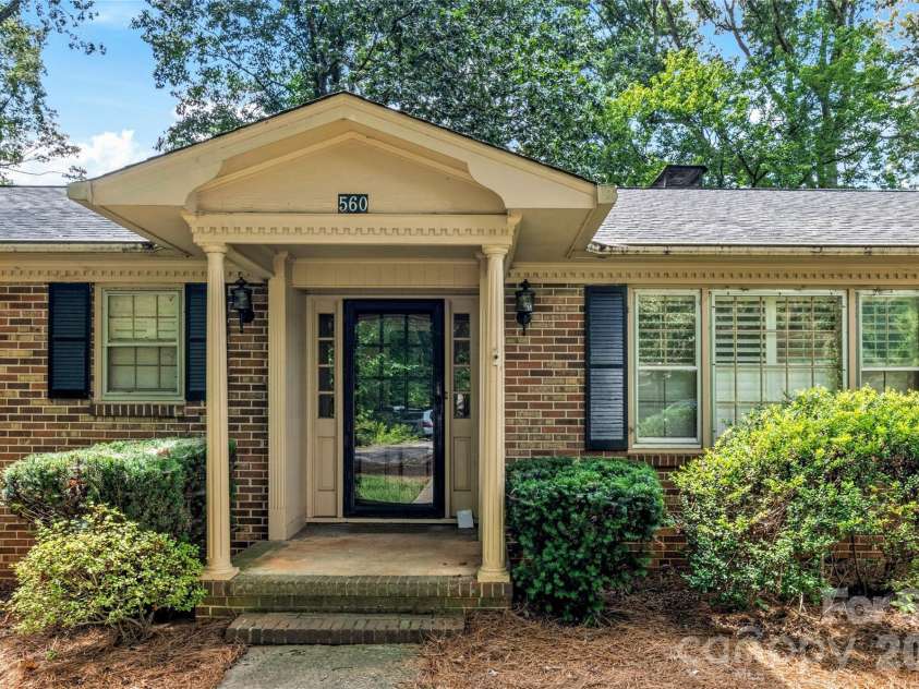 560 Kelway Place, Winston Salem, NC 27104.  MLS# CAR4412043, YatesRealty ID 42314. 