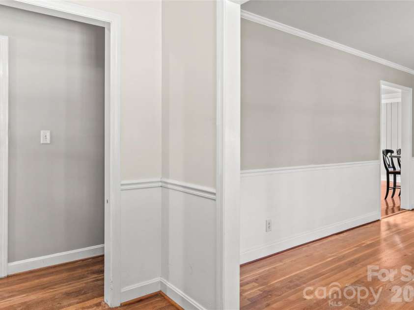 560 Kelway Place, Winston Salem, NC 27104.  MLS# CAR4412043, YatesRealty ID 42314. 