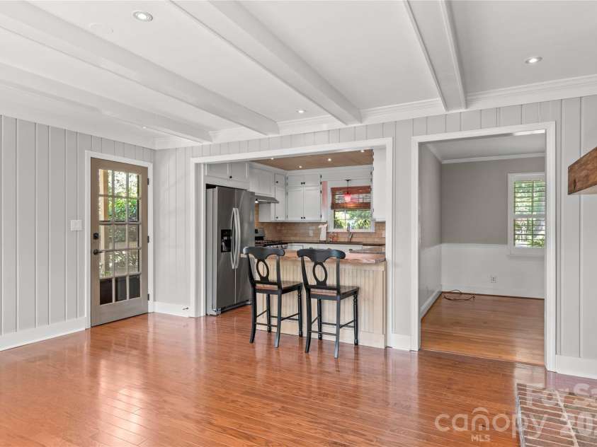 560 Kelway Place, Winston Salem, NC 27104.  MLS# CAR4412043, YatesRealty ID 42314. 
