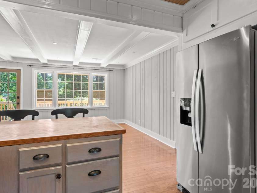 560 Kelway Place, Winston Salem, NC 27104.  MLS# CAR4412043, YatesRealty ID 42314. 