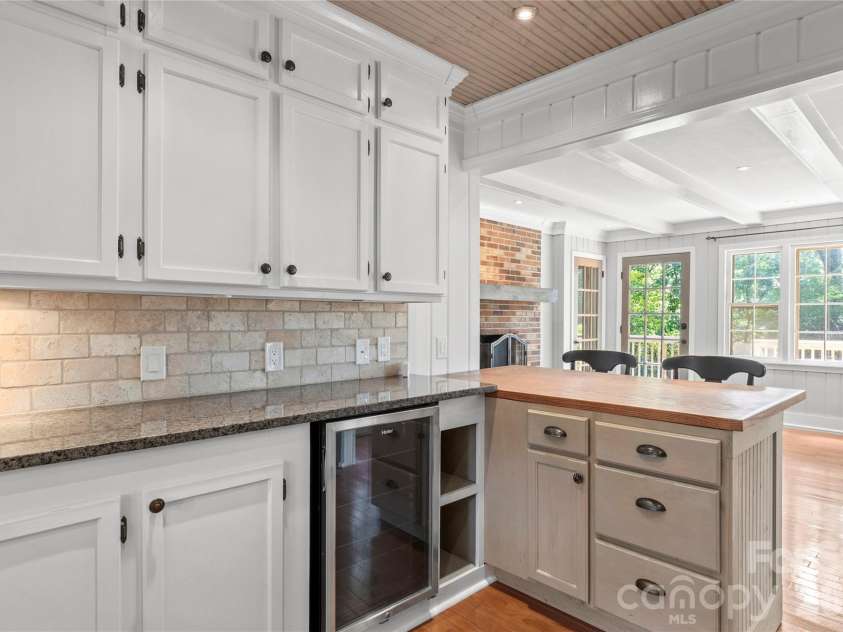 560 Kelway Place, Winston Salem, NC 27104.  MLS# CAR4412043, YatesRealty ID 42314. 