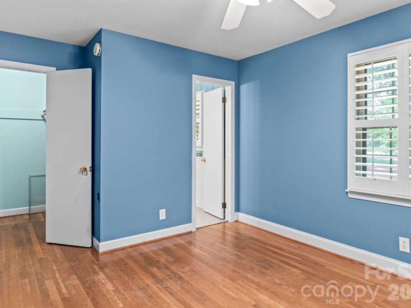 560 Kelway Place, Winston Salem, NC 27104.  MLS# CAR4412043, YatesRealty ID 42314. 