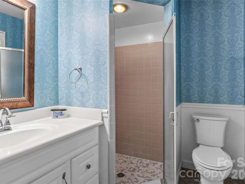560 Kelway Place, Winston Salem, NC 27104.  MLS# CAR4412043, YatesRealty ID 42314. 