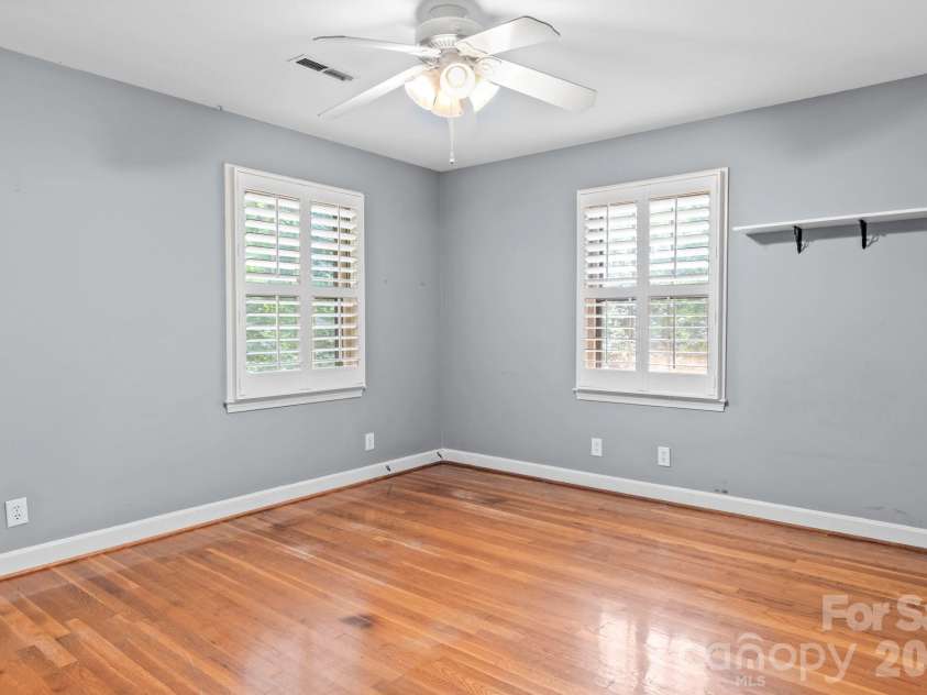 560 Kelway Place, Winston Salem, NC 27104.  MLS# CAR4412043, YatesRealty ID 42314. 
