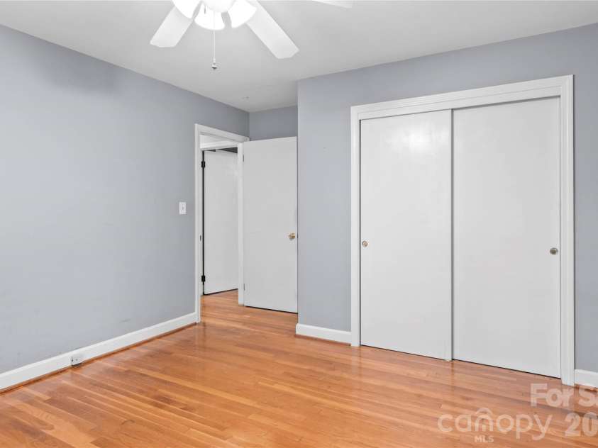 560 Kelway Place, Winston Salem, NC 27104.  MLS# CAR4412043, YatesRealty ID 42314. 