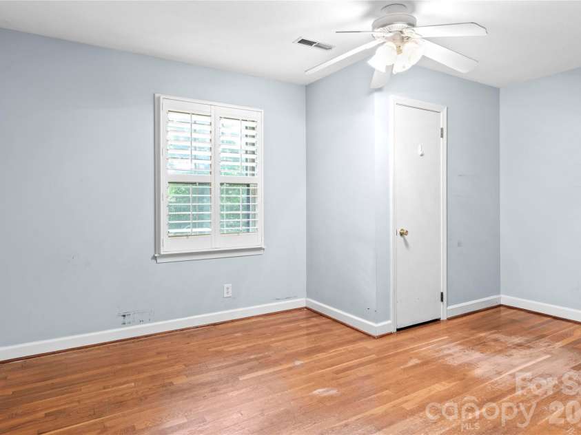 560 Kelway Place, Winston Salem, NC 27104.  MLS# CAR4412043, YatesRealty ID 42314. 