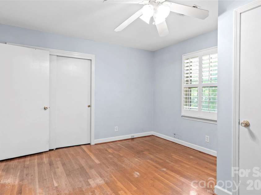 560 Kelway Place, Winston Salem, NC 27104.  MLS# CAR4412043, YatesRealty ID 42314. 