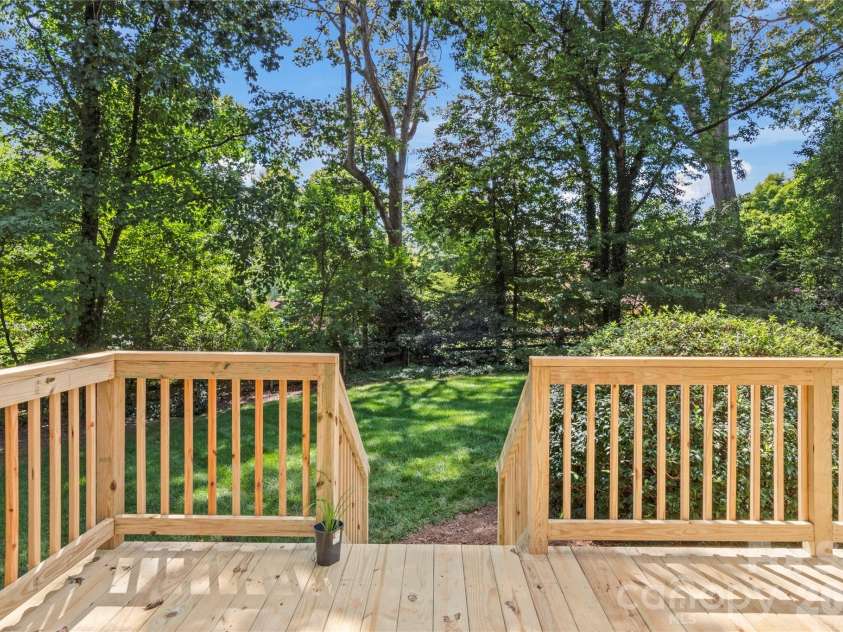 560 Kelway Place, Winston Salem, NC 27104.  MLS# CAR4412043, YatesRealty ID 42314. 