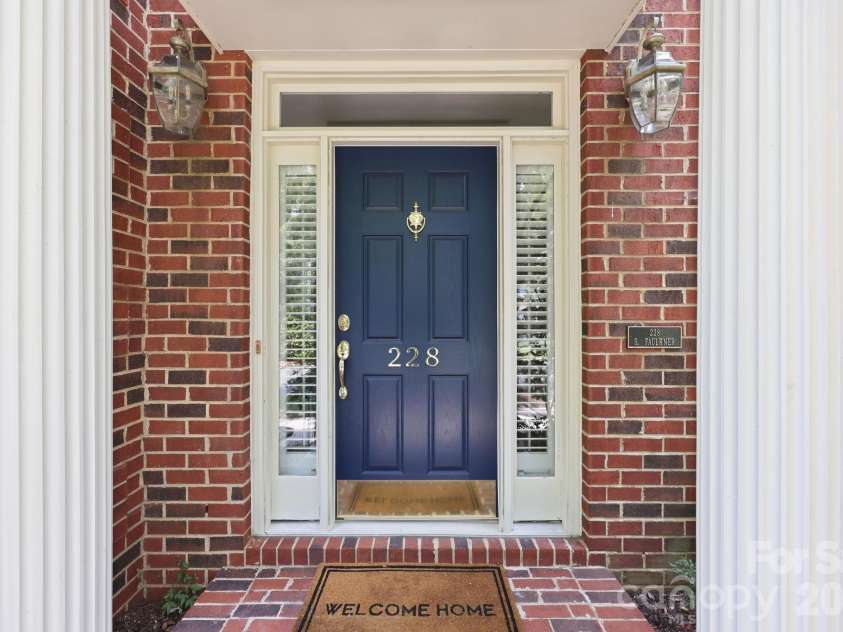 228 Faulkner Way, Davidson, NC 28036.  MLS# CAR4406617, YatesRealty ID 42318. 
