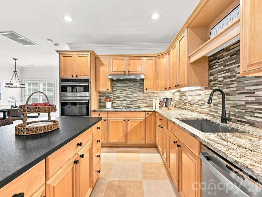 228 Faulkner Way, Davidson, NC 28036.  MLS# CAR4406617, YatesRealty ID 42318. 