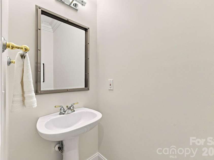 228 Faulkner Way, Davidson, NC 28036.  MLS# CAR4406617, YatesRealty ID 42318. 