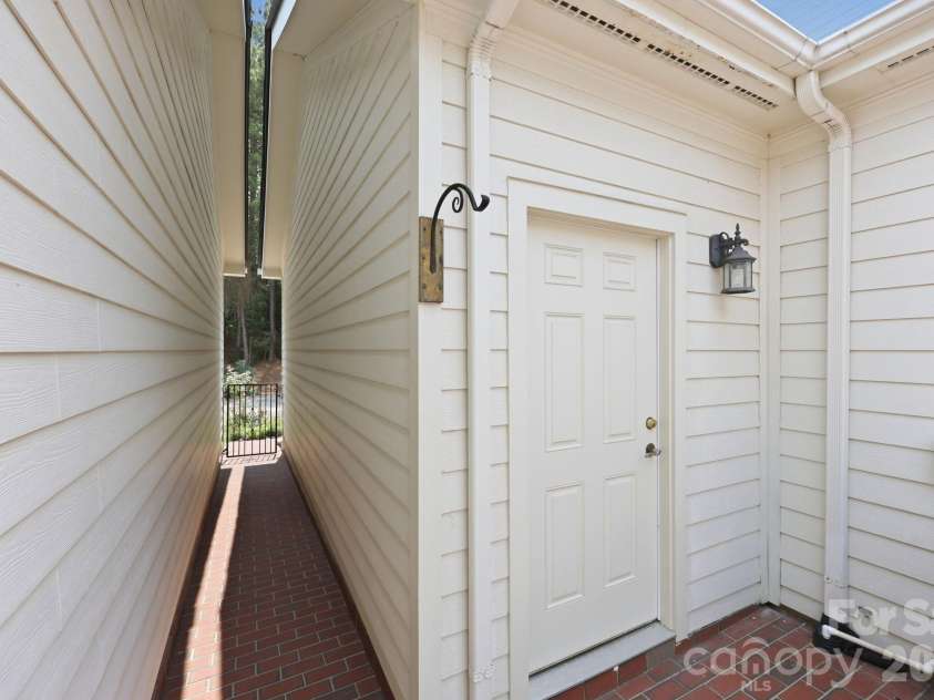 228 Faulkner Way, Davidson, NC 28036.  MLS# CAR4406617, YatesRealty ID 42318. 