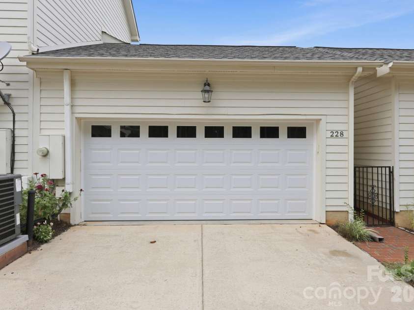 228 Faulkner Way, Davidson, NC 28036.  MLS# CAR4406617, YatesRealty ID 42318. 