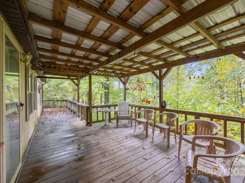 101 Serenity Lane, Clyde, NC 28721.  MLS# CAR4306023, YatesRealty ID 4232. 