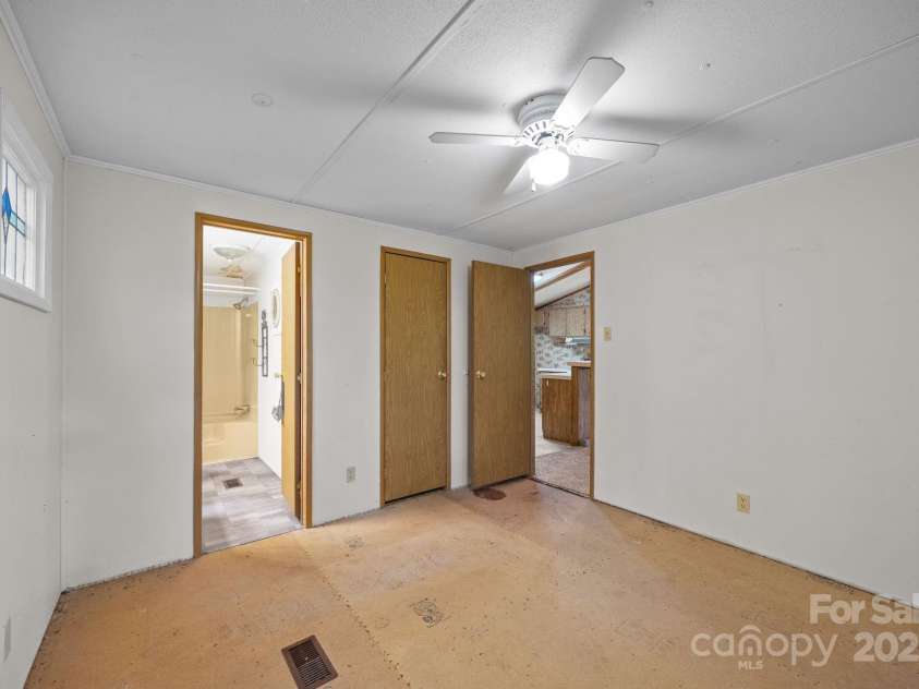 101 Serenity Lane, Clyde, NC 28721.  MLS# CAR4306023, YatesRealty ID 4232. 