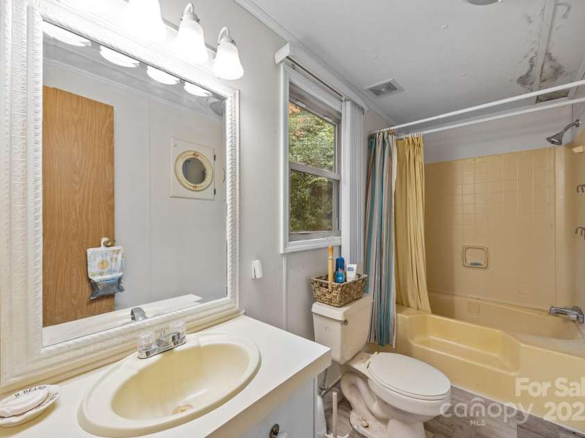 101 Serenity Lane, Clyde, NC 28721.  MLS# CAR4306023, YatesRealty ID 4232. 