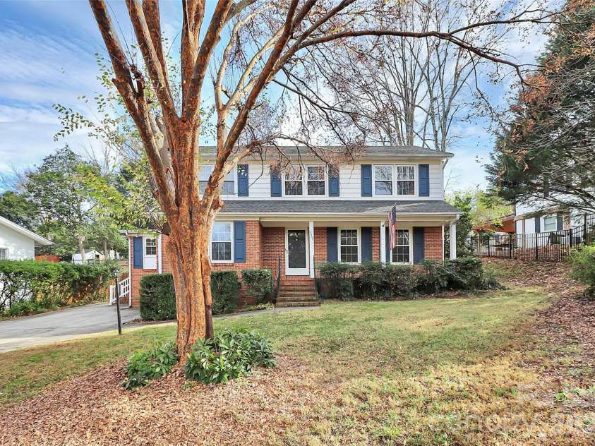 7501 Folger Drive, Charlotte, NC 28226.  MLS# CAR4325075, YatesRealty ID 4232. 7501 Folger Drive