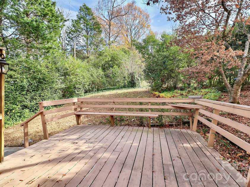 7501 Folger Drive, Charlotte, NC 28226.  MLS# CAR4325075, YatesRealty ID 4232. Deck