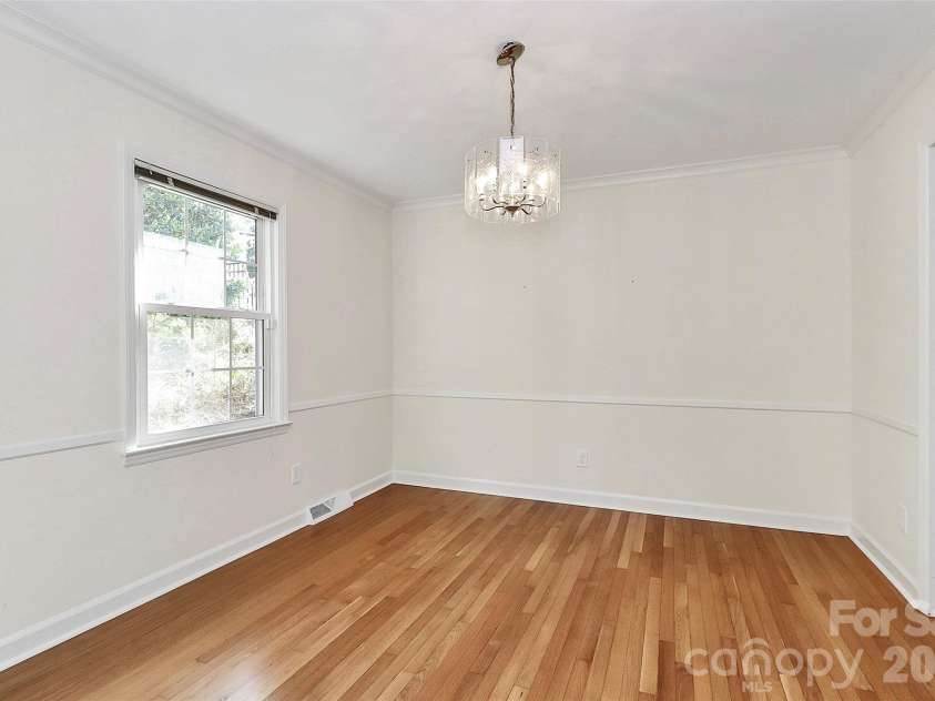 7501 Folger Drive, Charlotte, NC 28226.  MLS# CAR4325075, YatesRealty ID 4232. Dining Room