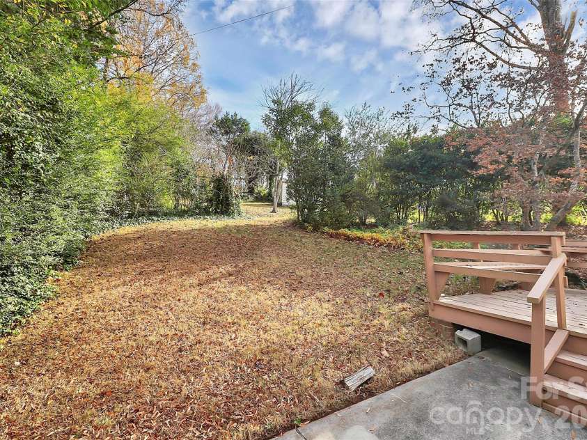 7501 Folger Drive, Charlotte, NC 28226.  MLS# CAR4325075, YatesRealty ID 4232. Large backyard