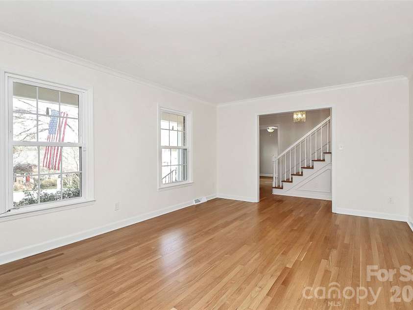 7501 Folger Drive, Charlotte, NC 28226.  MLS# CAR4325075, YatesRealty ID 4232. Living room