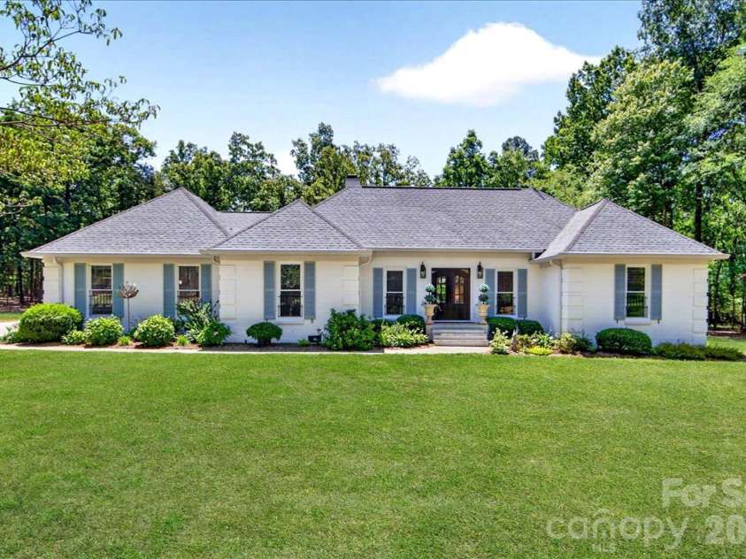 11100 Tara Oaks Drive, Mint Hill, NC 28227.  MLS# CAR4400778, YatesRealty ID 42321. 