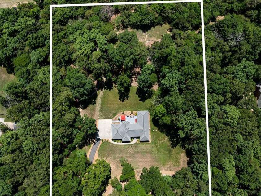 11100 Tara Oaks Drive, Mint Hill, NC 28227.  MLS# CAR4400778, YatesRealty ID 42321. 