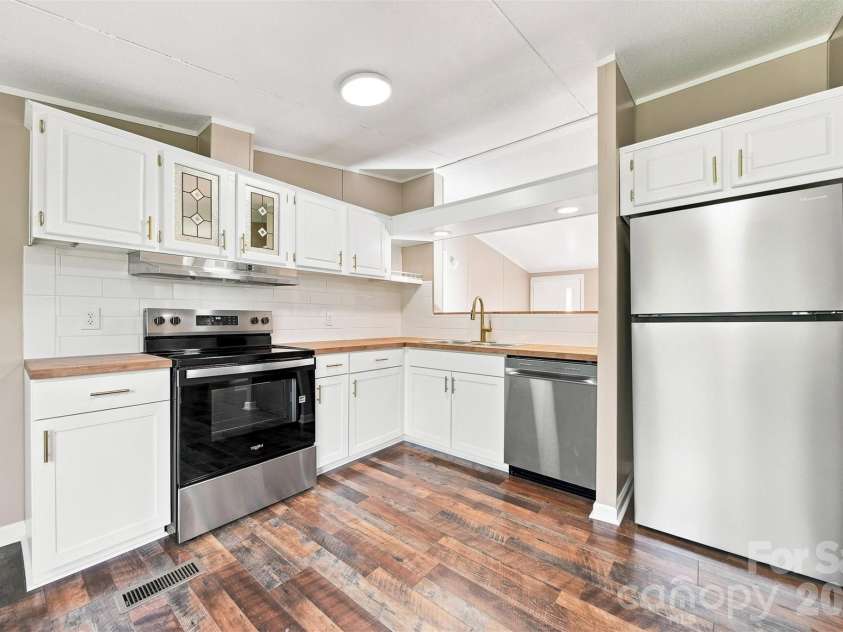 2596 1st Avenue, Catawba, NC 28609.  MLS# CAR4411268, YatesRealty ID 42323. Kitchen