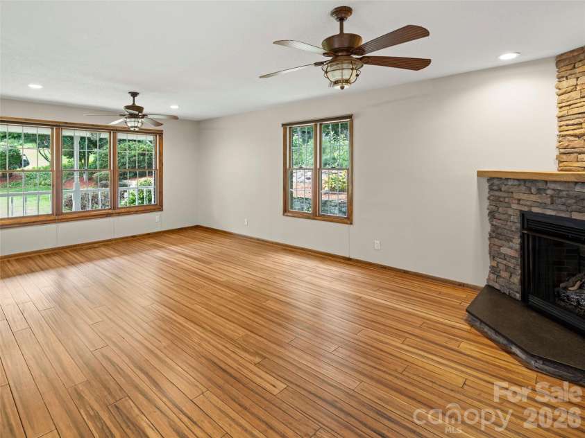 8 English Place, Candler, NC 28715.  MLS# CAR4411536, YatesRealty ID 42327. 