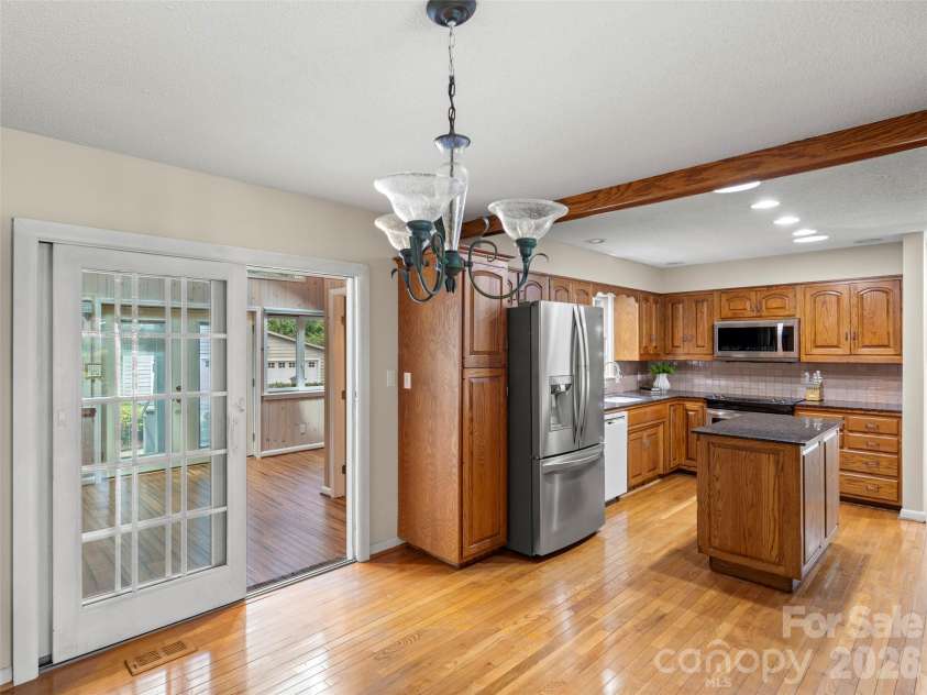 8 English Place, Candler, NC 28715.  MLS# CAR4411536, YatesRealty ID 42327. 