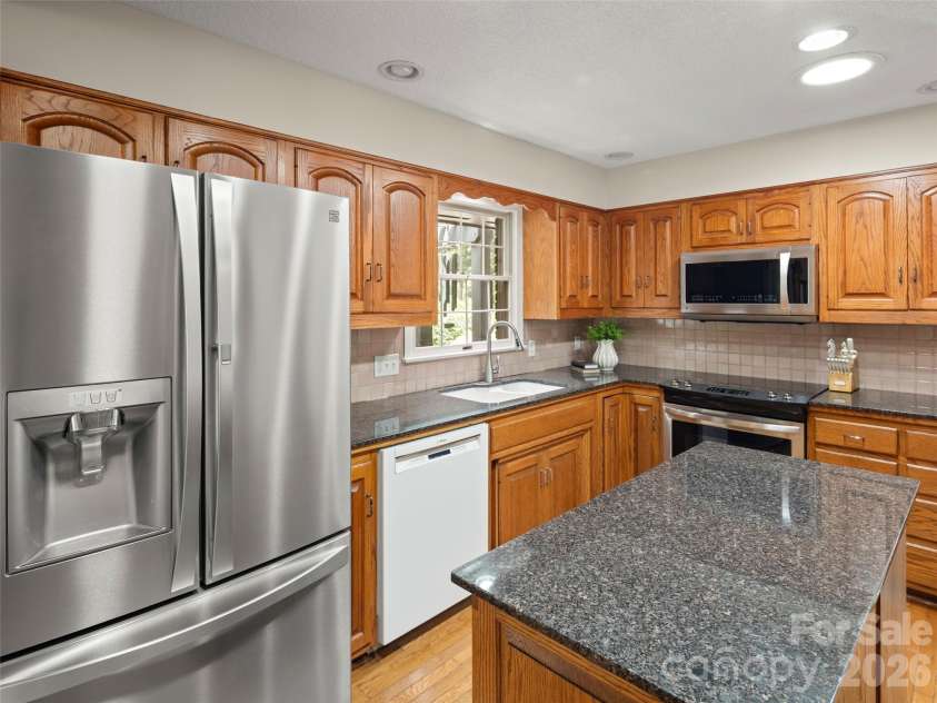 8 English Place, Candler, NC 28715.  MLS# CAR4411536, YatesRealty ID 42327. 
