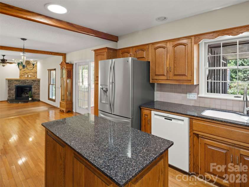 8 English Place, Candler, NC 28715.  MLS# CAR4411536, YatesRealty ID 42327. 