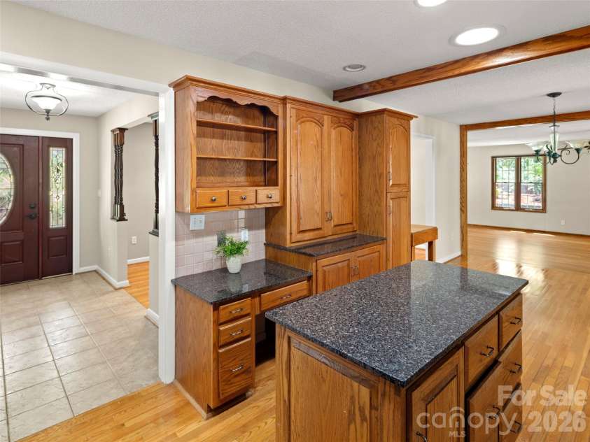 8 English Place, Candler, NC 28715.  MLS# CAR4411536, YatesRealty ID 42327. 