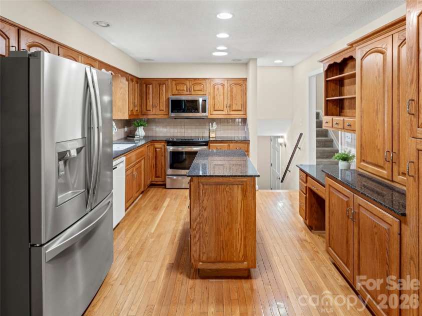8 English Place, Candler, NC 28715.  MLS# CAR4411536, YatesRealty ID 42327. 