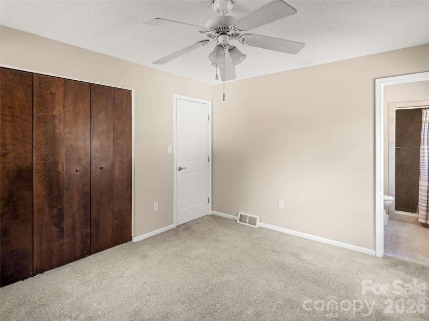 8 English Place, Candler, NC 28715.  MLS# CAR4411536, YatesRealty ID 42327. 
