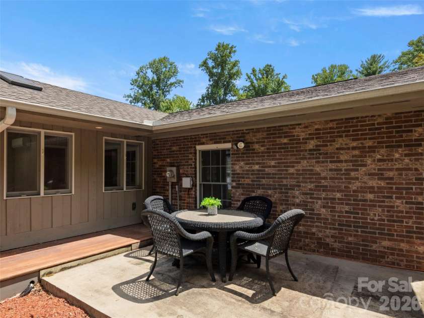 8 English Place, Candler, NC 28715.  MLS# CAR4411536, YatesRealty ID 42327. 