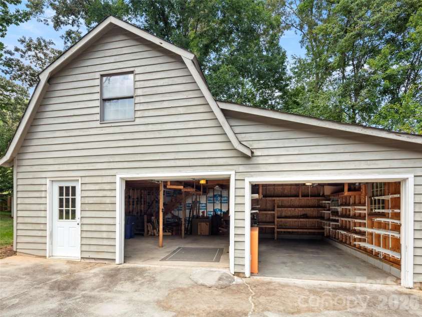 8 English Place, Candler, NC 28715.  MLS# CAR4411536, YatesRealty ID 42327. 