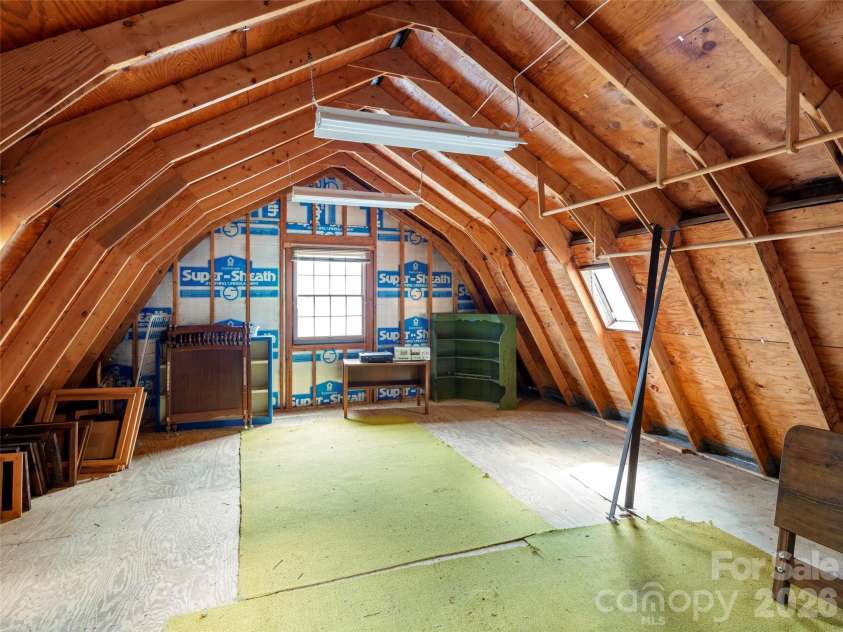 8 English Place, Candler, NC 28715.  MLS# CAR4411536, YatesRealty ID 42327. 