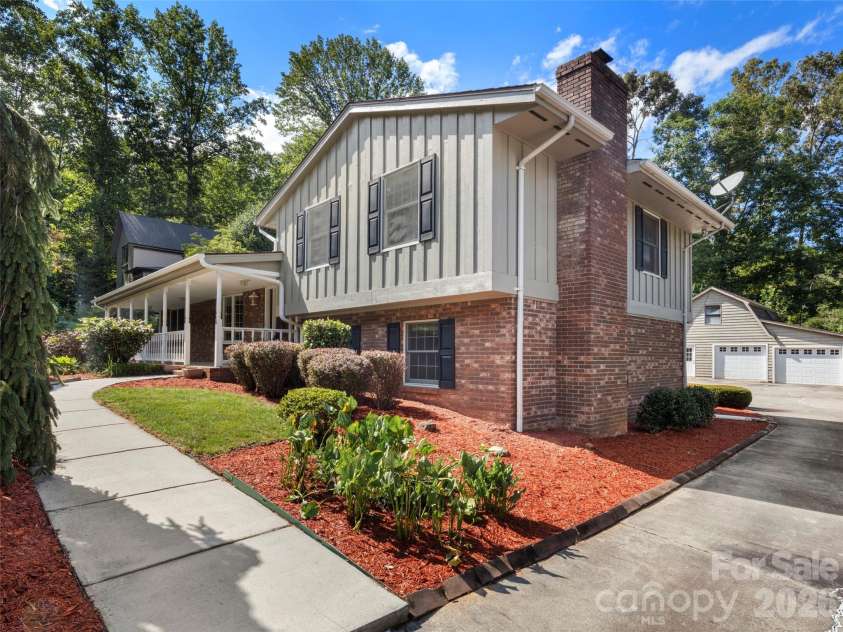 8 English Place, Candler, NC 28715.  MLS# CAR4411536, YatesRealty ID 42327. 