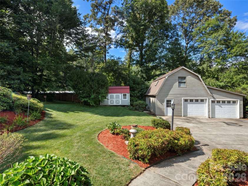8 English Place, Candler, NC 28715.  MLS# CAR4411536, YatesRealty ID 42327. 