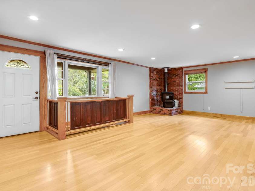 10 Davenport Place, Asheville, NC 28806.  MLS# CAR4383059, YatesRealty ID 42328. 