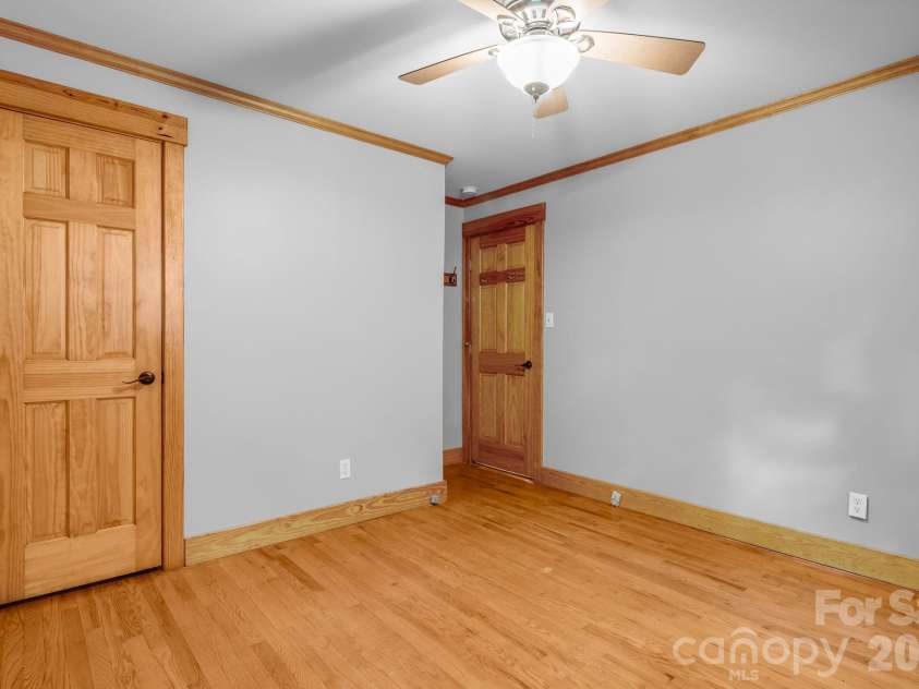 10 Davenport Place, Asheville, NC 28806.  MLS# CAR4383059, YatesRealty ID 42328. 