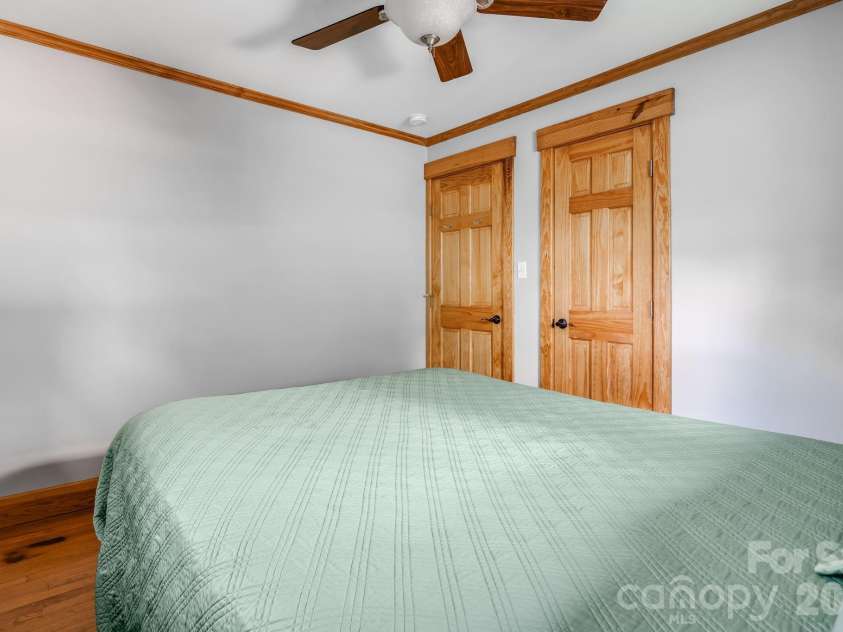 10 Davenport Place, Asheville, NC 28806.  MLS# CAR4383059, YatesRealty ID 42328. 