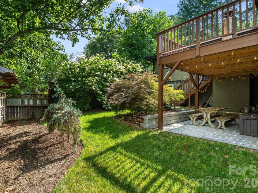 10 Davenport Place, Asheville, NC 28806.  MLS# CAR4383059, YatesRealty ID 42328. 