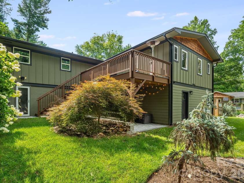 10 Davenport Place, Asheville, NC 28806.  MLS# CAR4383059, YatesRealty ID 42328. 