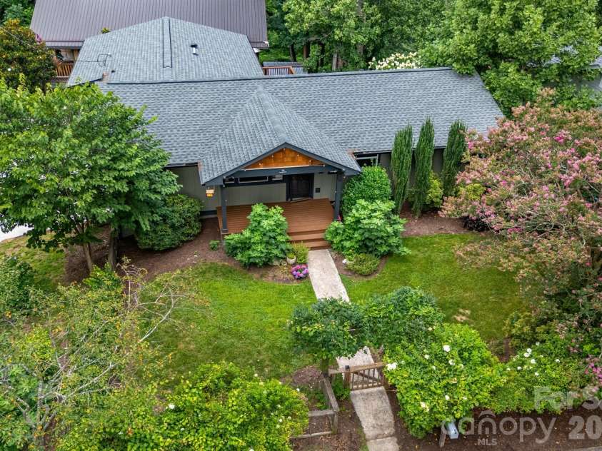 10 Davenport Place, Asheville, NC 28806.  MLS# CAR4383059, YatesRealty ID 42328. 