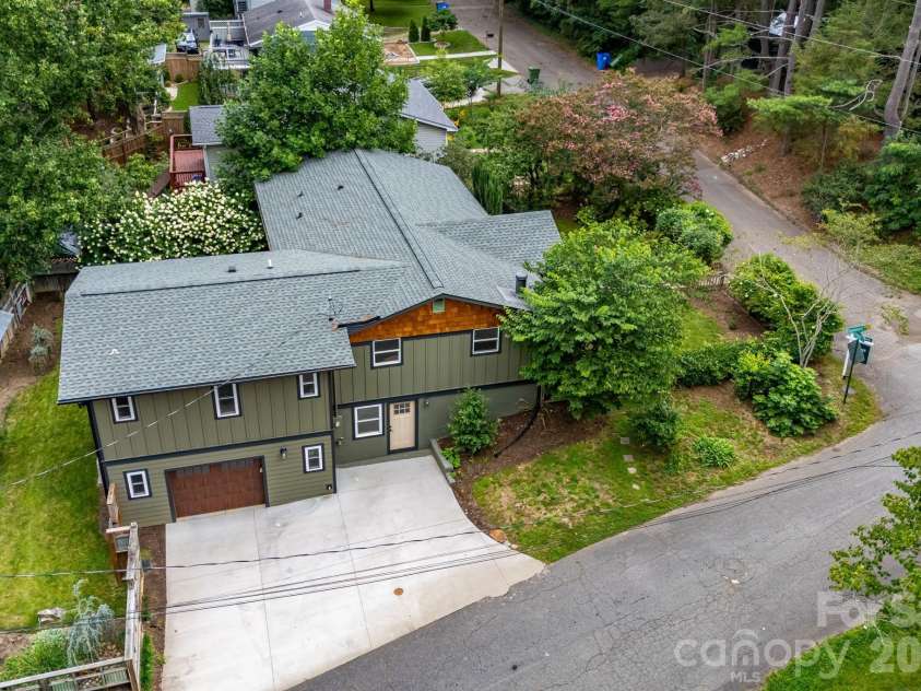 10 Davenport Place, Asheville, NC 28806.  MLS# CAR4383059, YatesRealty ID 42328. 