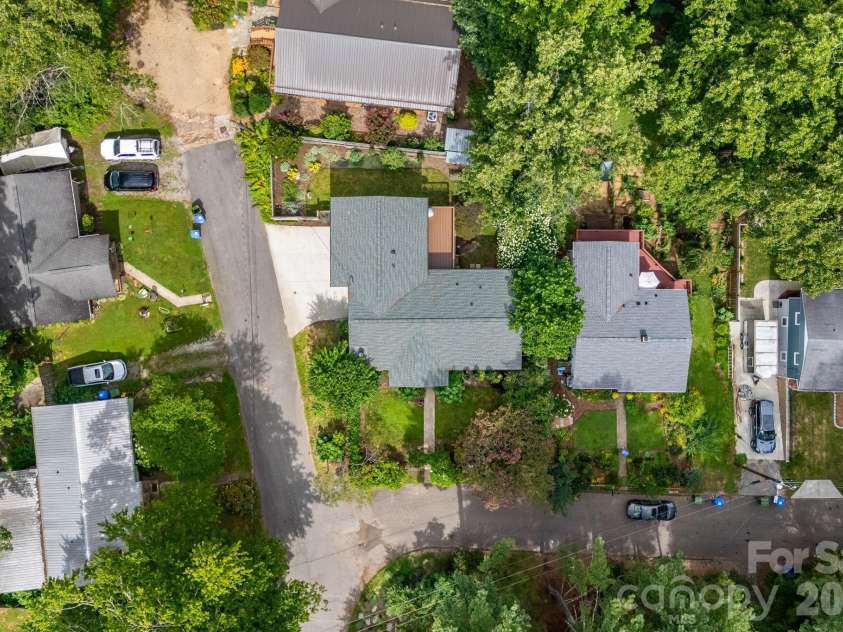 10 Davenport Place, Asheville, NC 28806.  MLS# CAR4383059, YatesRealty ID 42328. 
