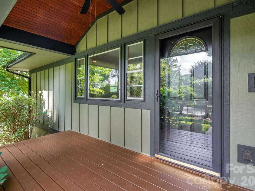 10 Davenport Place, Asheville, NC 28806.  MLS# CAR4383059, YatesRealty ID 42328. Front deck welcomes you inside